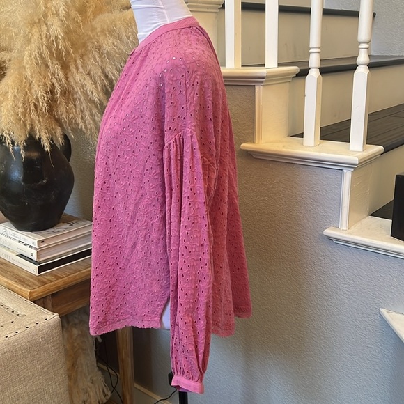 Free People Maddison Eyelet Blouse Button Front Long Sleeve Oversized SZ XS - Picture 4 of 8